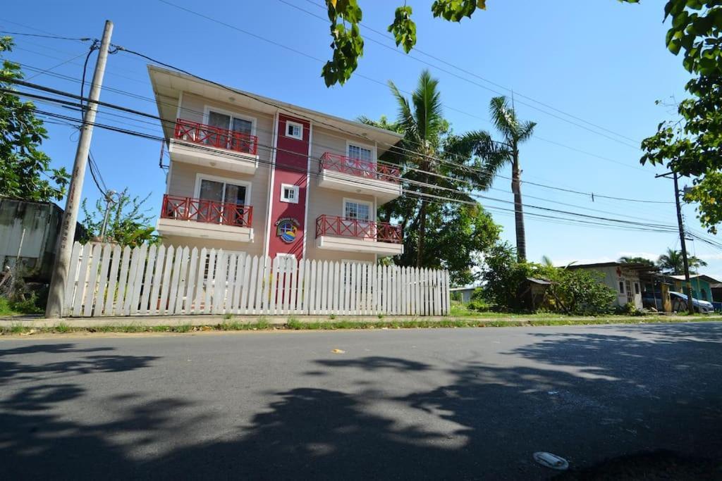 Caribbean Villages Aparments Bocas del Toro Eksteriør billede